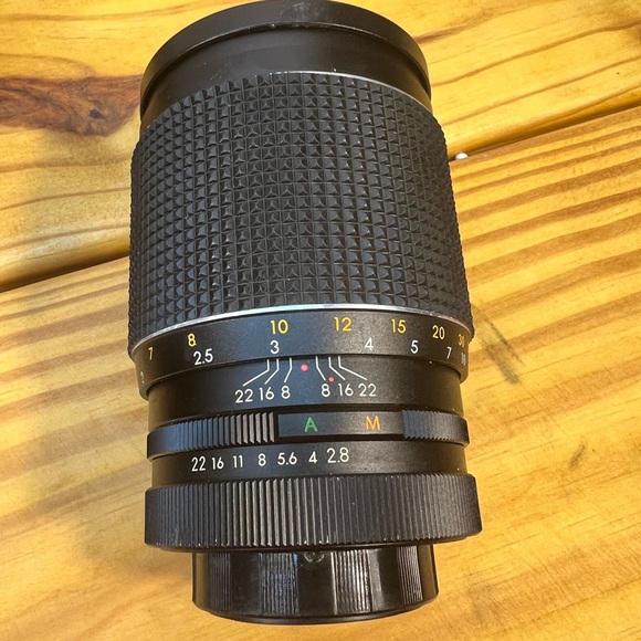 Yashica Black and Silver Film Camera with Rangefinder Design - Picture 6 of 12